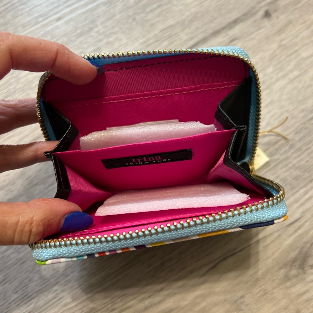 Trina Turk Multicolor Fan Pattern Wallet NWT - Picture 3 of 4